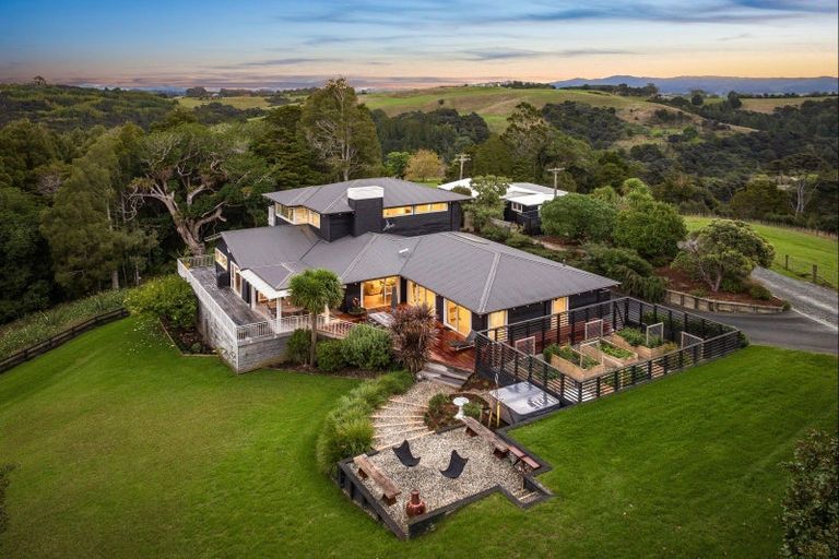 Photo of property in 181 Baddeleys Beach Road, Tawharanui Peninsula, Warkworth, 0986