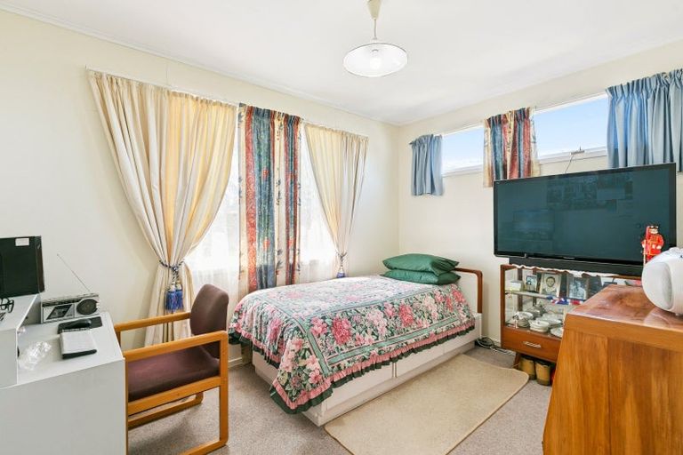 Photo of property in 24 Turriff Crescent, Tawa, Wellington, 5028