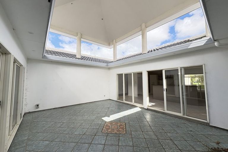 Photo of property in 154 Boord Crescent, Kumeu, 0891