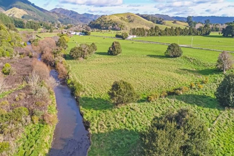 Photo of property in 73 Whitemans Valley Road, Whitemans Valley, Upper Hutt, 5371