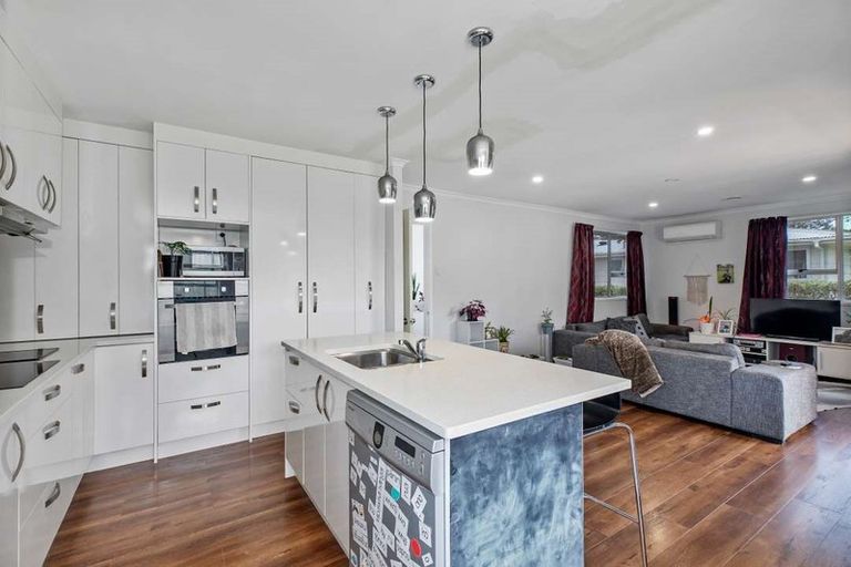 Photo of property in 26 Sunline Avenue, Massey, Auckland, 0614