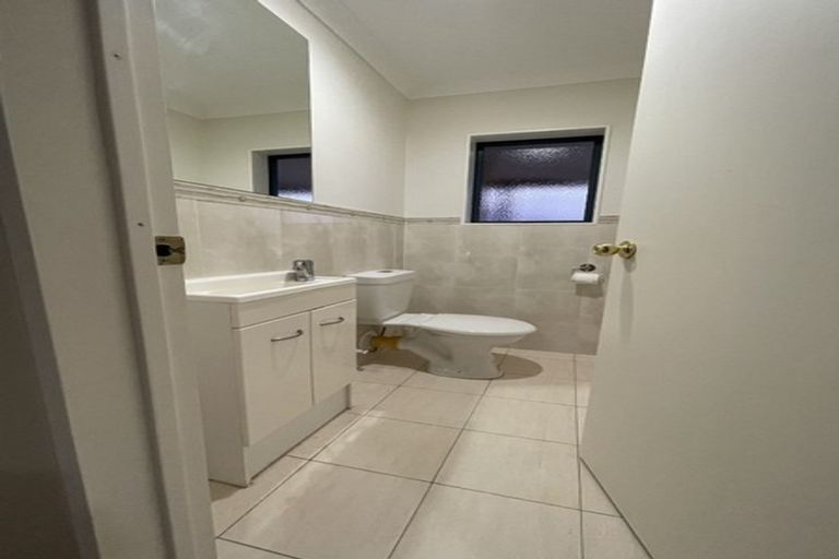 Photo of property in 3 Tellin Close, Massey, Auckland, 0614