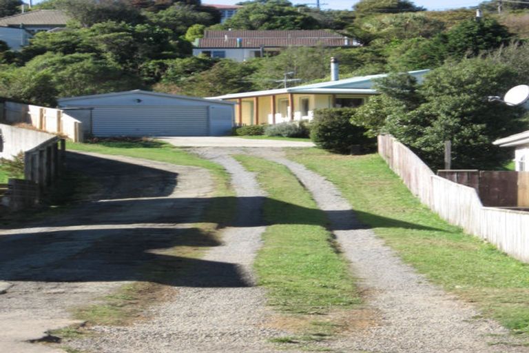 Photo of property in 160 Newlands Road, Newlands, Wellington, 6037
