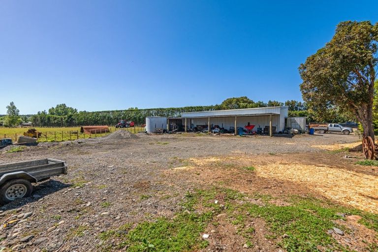 Photo of property in 168 Parewanui Road, Bulls, 4894