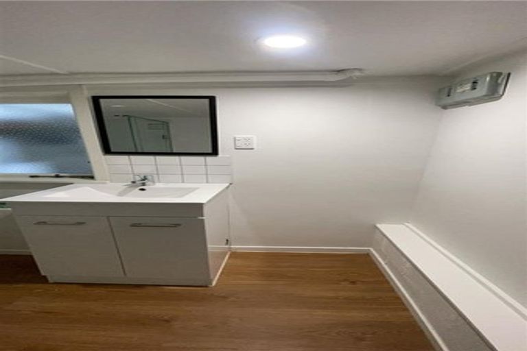 Photo of property in 209a Sturges Road, Henderson, Auckland, 0612