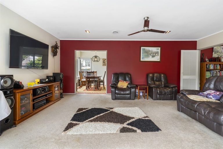 Photo of property in 12 Tanglewood Place, Cockle Bay, Auckland, 2014