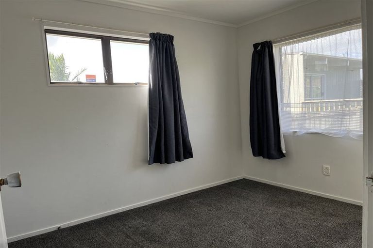 Photo of property in 2/69 Orams Road, Hillpark, Auckland, 2102