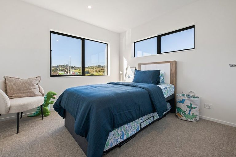 Photo of property in 2/529g Massey Road, Mangere, Auckland, 2022