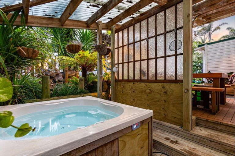 Photo of property in 74 Christian Road, Swanson, Auckland, 0614