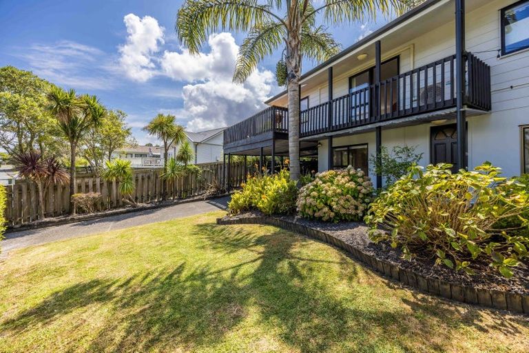 Photo of property in 60 Gatman Street, Birkdale, Auckland, 0626