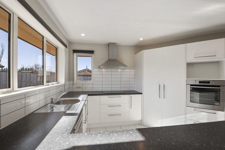 Photo of property in 144d High Street, Oxford, 7430