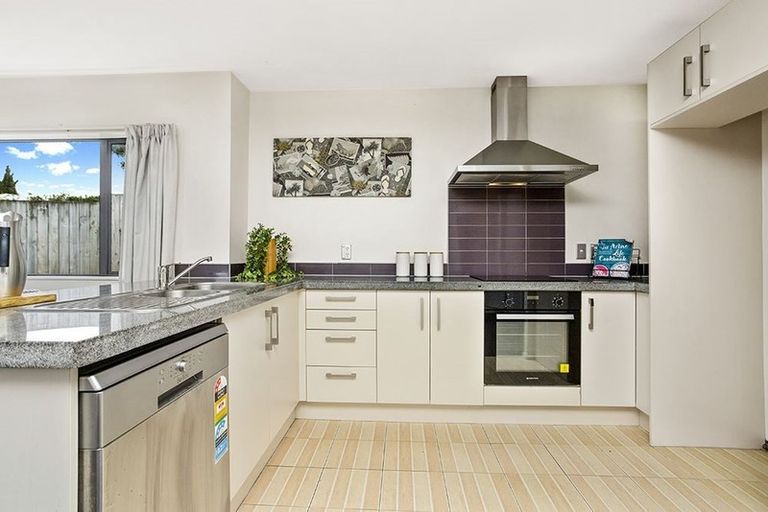 Photo of property in 115a Ennis Avenue, Pakuranga Heights, Auckland, 2010