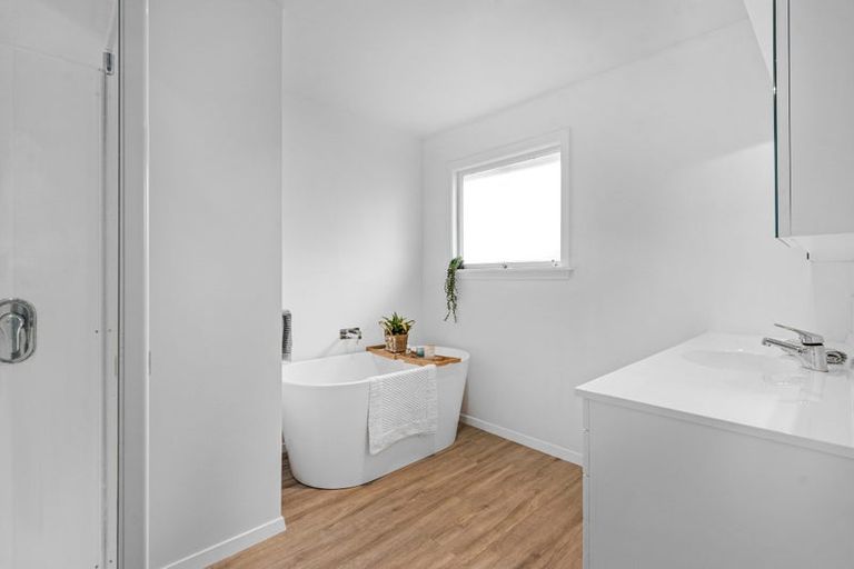 Photo of property in 17a Dinton Street, Russley, Christchurch, 8042