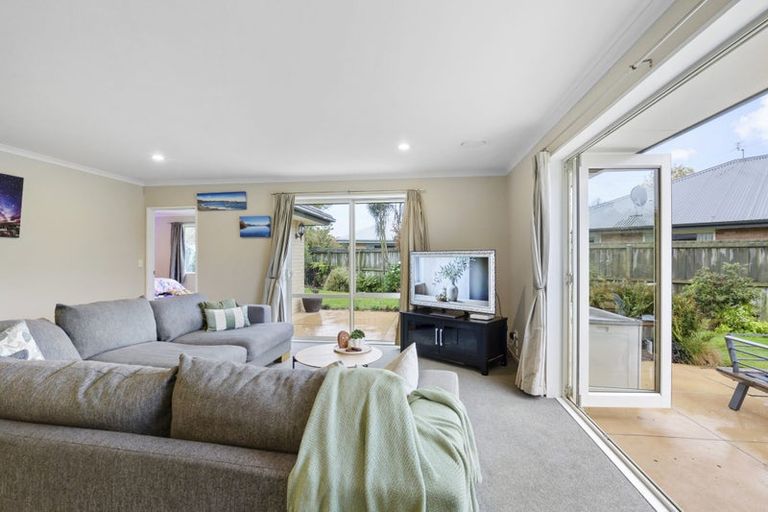 Photo of property in 7 Riverwood Boulevard, Redwood, Christchurch, 8051