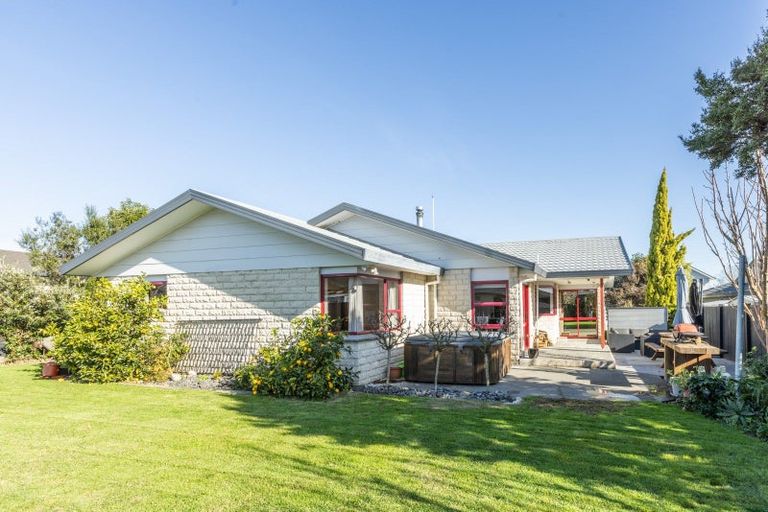 Photo of property in 14 Legorne Lane, Havelock North, 4130