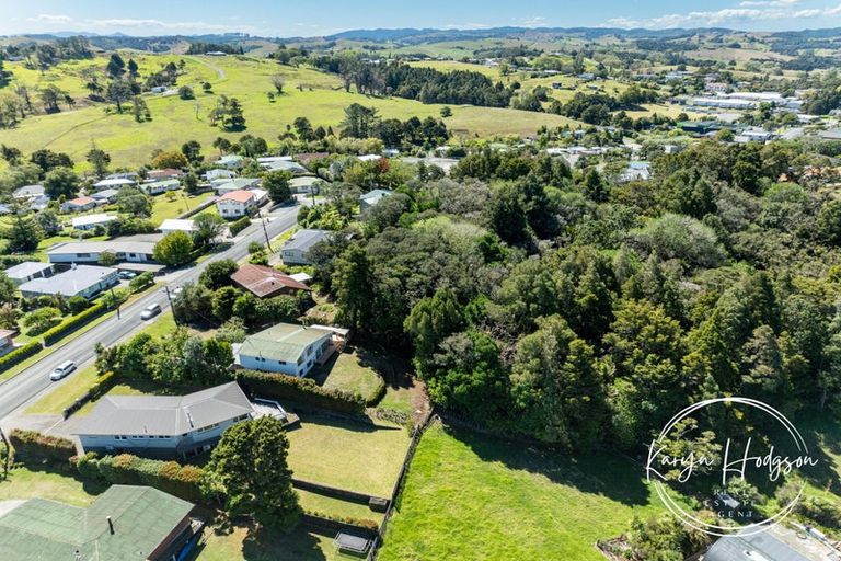 Photo of property in 26 Whaka Street, Maungaturoto, 0520
