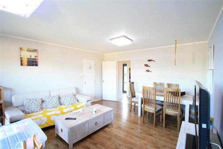 Photo of property in 1/78 West Coast Road, Glen Eden, Auckland, 0602