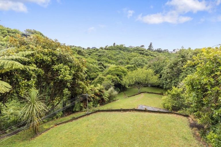 Photo of property in 140 Miromiro Road, Normandale, Lower Hutt, 5010