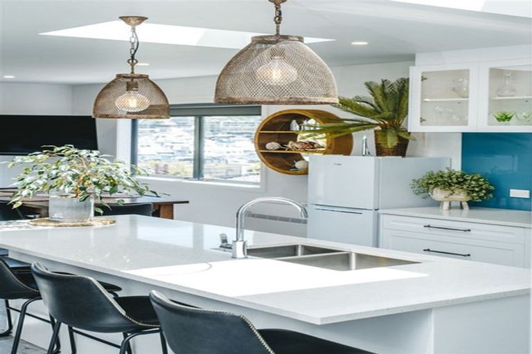 Photo of property in 3 Surrey Street, Picton, 7220