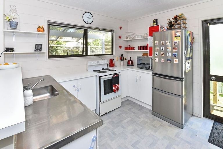 Photo of property in 17a Leaming Place, Clarks Beach, 2122