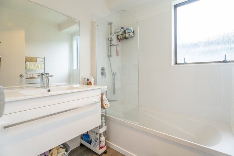 Photo of property in 17 Trinidad Crescent, Grenada Village, Wellington, 6037