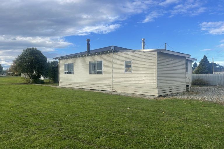 Photo of property in 50 Seaward Road, Edendale, 9825