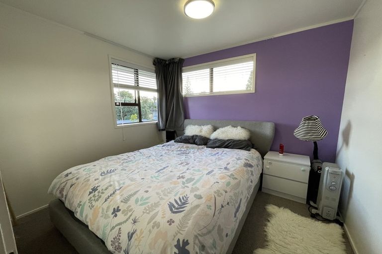 Photo of property in 1/16a Camrose Place, Glenfield, Auckland, 0629