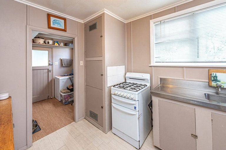 Photo of property in 51 Kowhai Street, Castlecliff, Whanganui, 4501