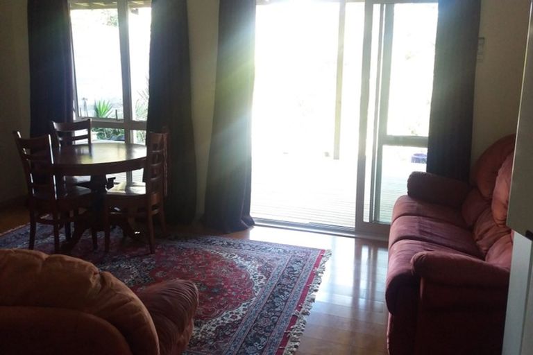 Photo of property in 5 Saddleback Rise, Murrays Bay, Auckland, 0630