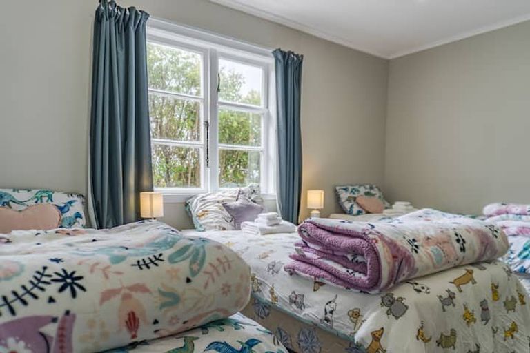 Photo of property in 94 Nicholson Road, Khandallah, Wellington, 6035