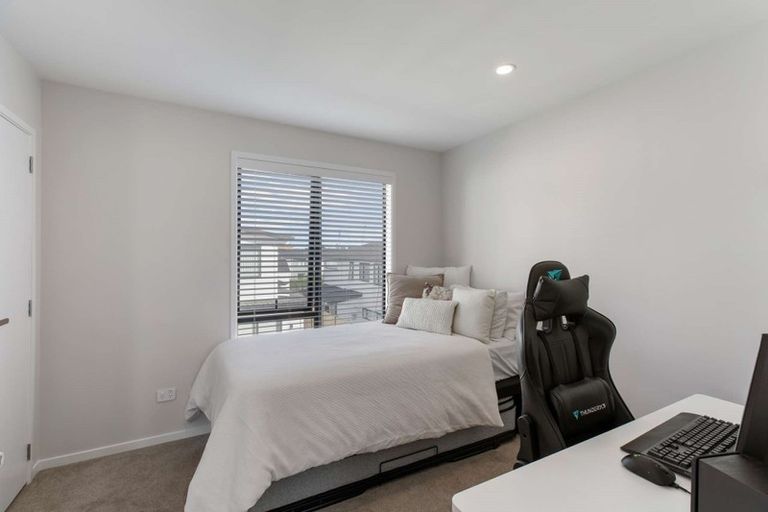 Photo of property in 27 Treloar Crescent, Hobsonville, Auckland, 0616