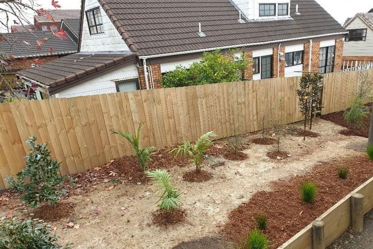 Photo of property in 4225a Great North Road, Glendene, Auckland, 0602