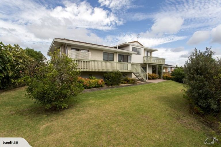 Photo of property in 19 Dowling Place, Pakuranga, Auckland, 2010