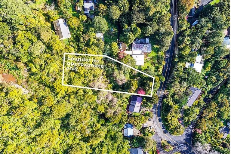 Photo of property in 898 West Coast Road, Waiatarua, Auckland, 0604