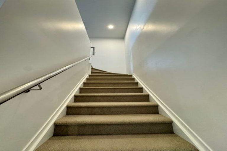 Photo of property in 9b Poruru Close, Papakura, 2110