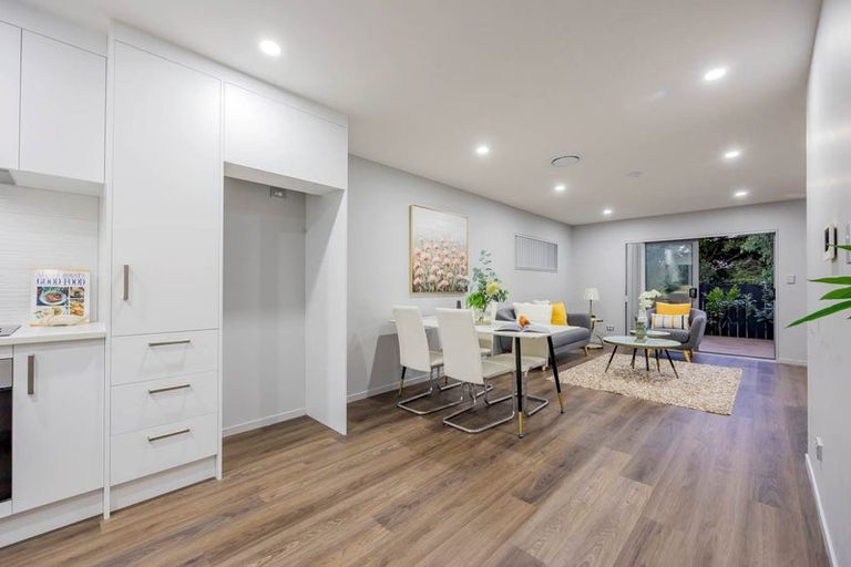 Photo of property in 7d La Trobe Street, Pakuranga Heights, Auckland, 2010