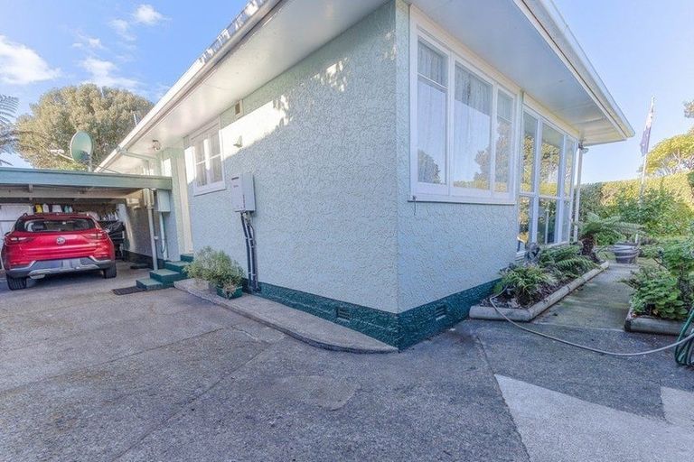 Photo of property in 2 Kuaka Place, Castlecliff, Whanganui, 4501
