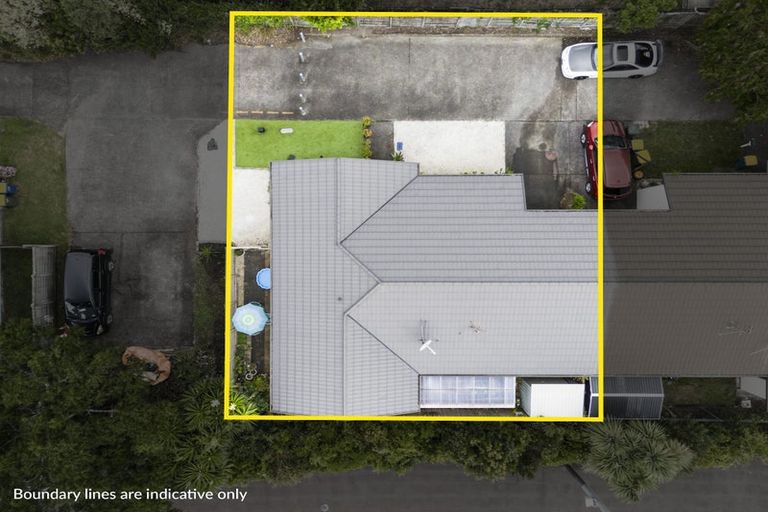 Photo of property in 10/17 Neta Grove, Henderson, Auckland, 0612
