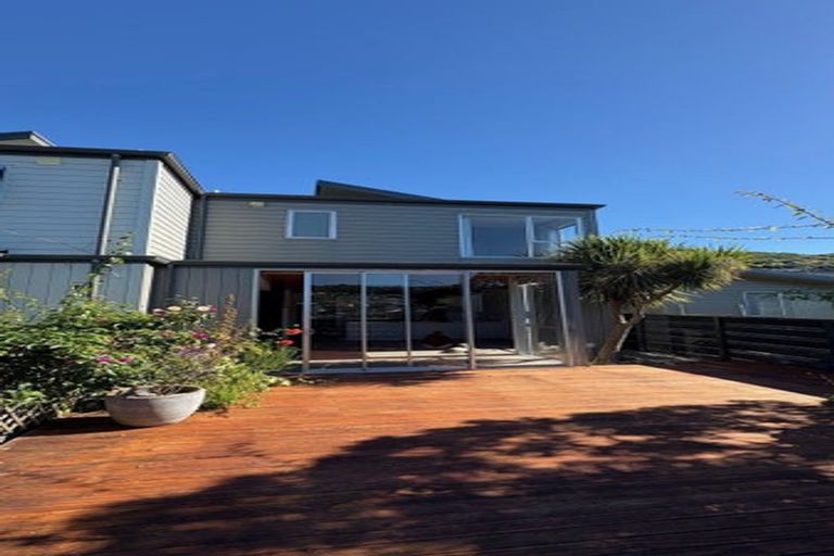 Photo of property in 10/3 Severn Street, Island Bay, Wellington, 6023