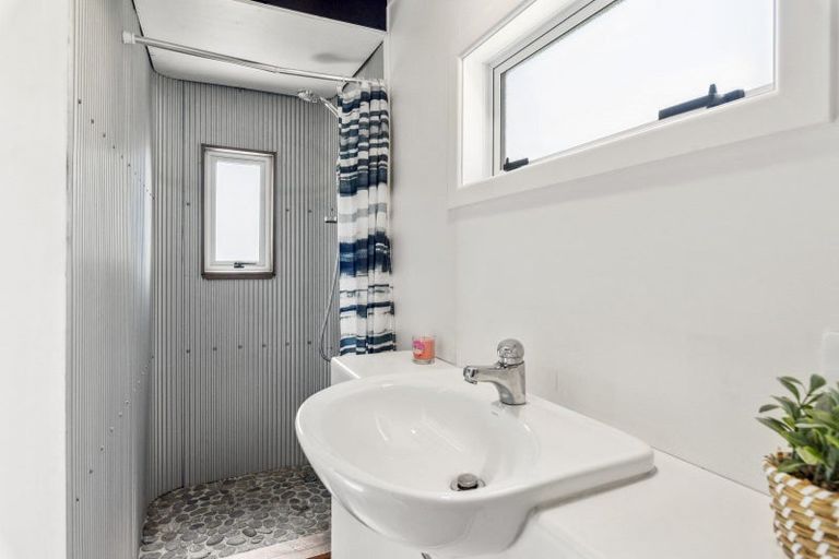 Photo of property in 33 Ratadale Road, Reikorangi, Waikanae, 5391