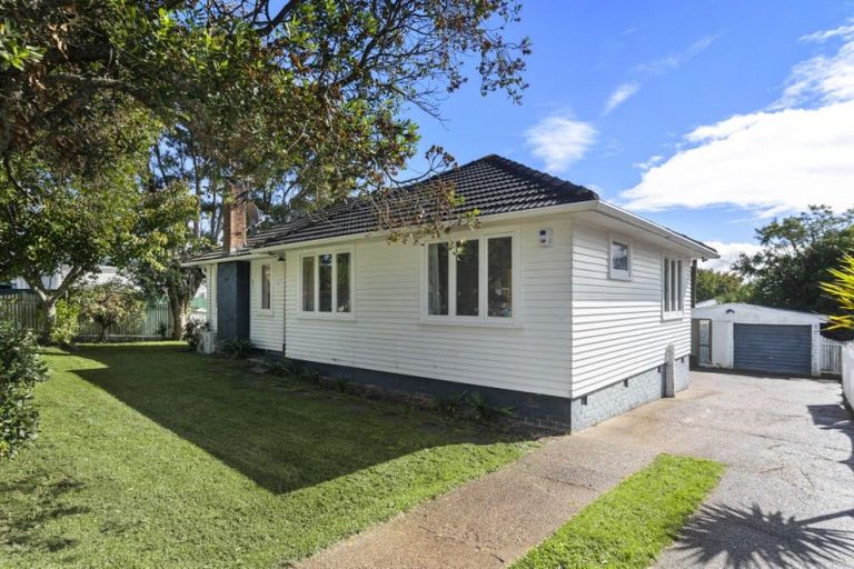 Photo of property in 6 Grainger Road, Te Atatu South, Auckland, 0610