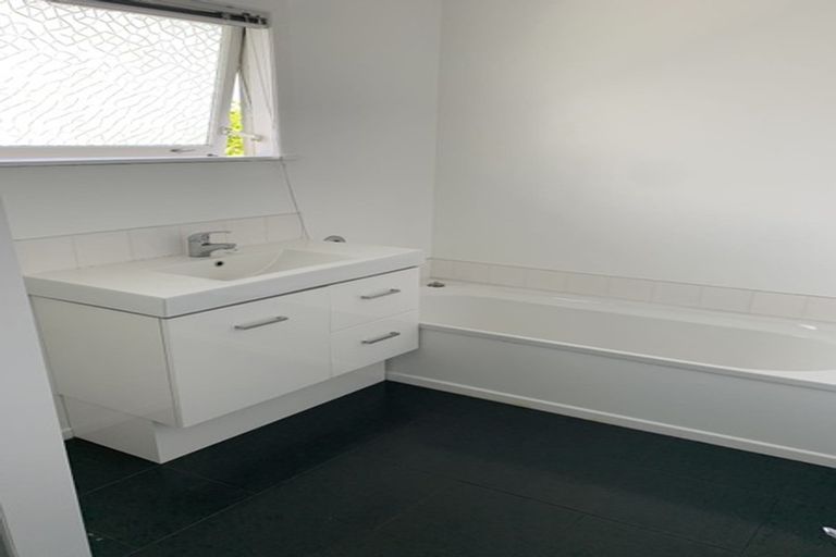 Photo of property in 89 Hillcrest Avenue, Hillcrest, Auckland, 0627