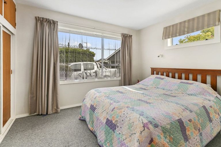 Photo of property in 67 Farquhars Road, Redwood, Christchurch, 8051