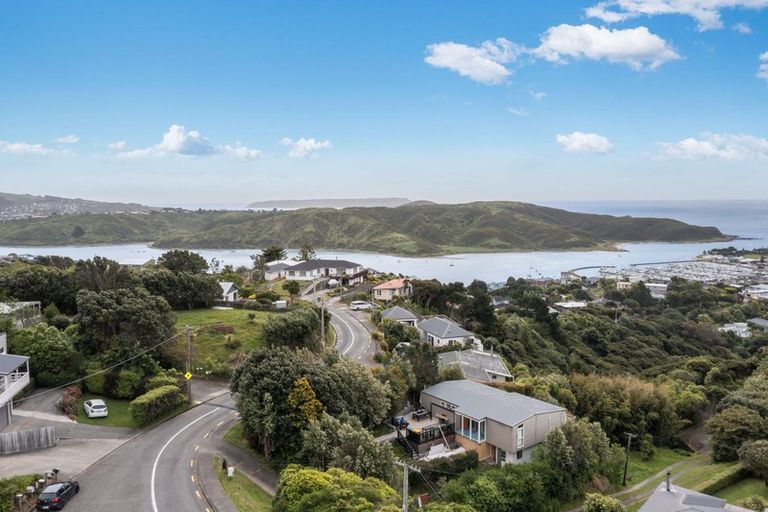Photo of property in 70 Kahu Road, Paremata, Porirua, 5024