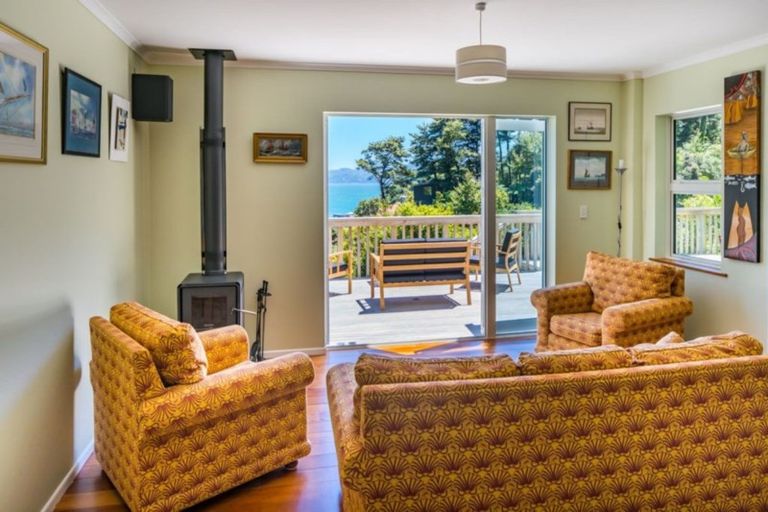 Photo of property in 33 Kotari Road, Days Bay, Lower Hutt, 5013