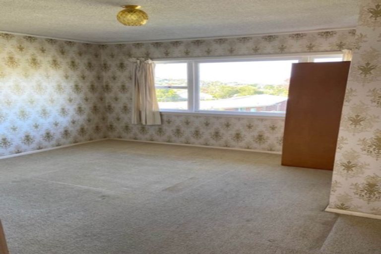 Photo of property in 21 Montana Avenue, Murrays Bay, Auckland, 0630