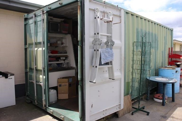 Photo of property in Terrace Stores, 29 Royal Terrace, Alexandra, 9320