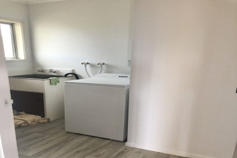 Photo of property in 18 Halldene Terrace, Red Beach, 0932