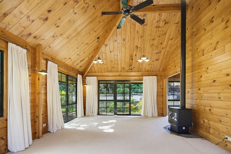 Photo of property in 38 Gemini Place, Kawaha Point, Rotorua, 3010