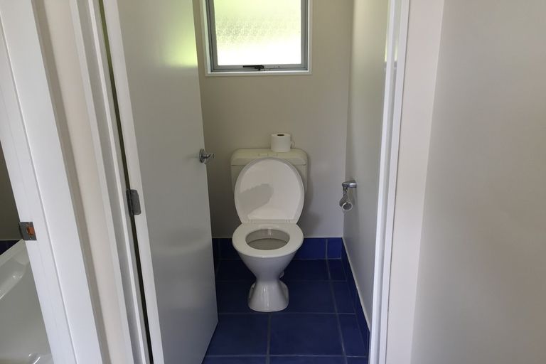 Photo of property in 5 Waiwera Place, Waiwera, Orewa, 0994